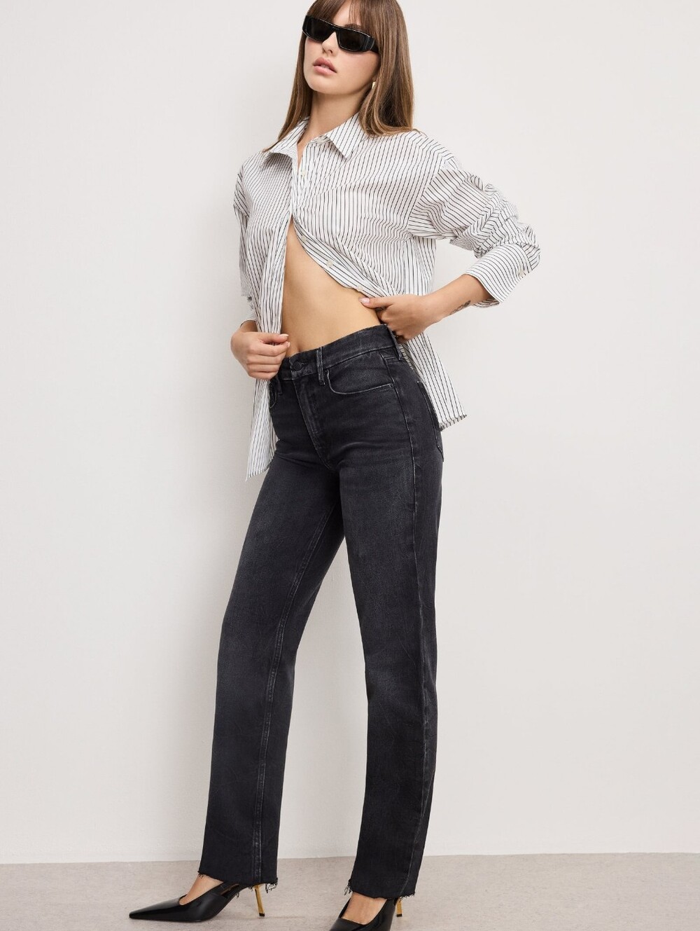 $159 Good American Good Legs Straight Jeans in Black315 size 15